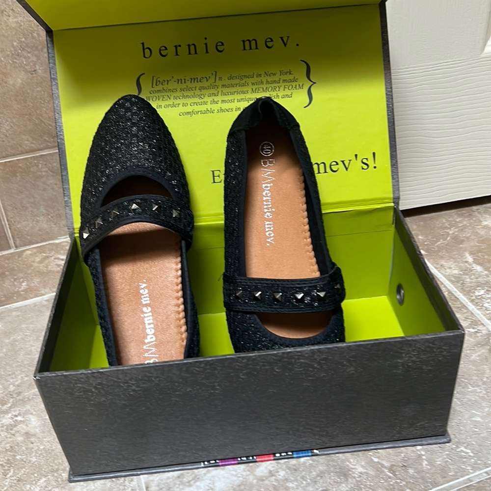 Bernie Mev flats.